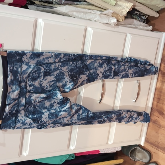 Lululemon 2 Pair EUC Speed Tights Size 8 side pockets purple and blue - Picture 7 of 15